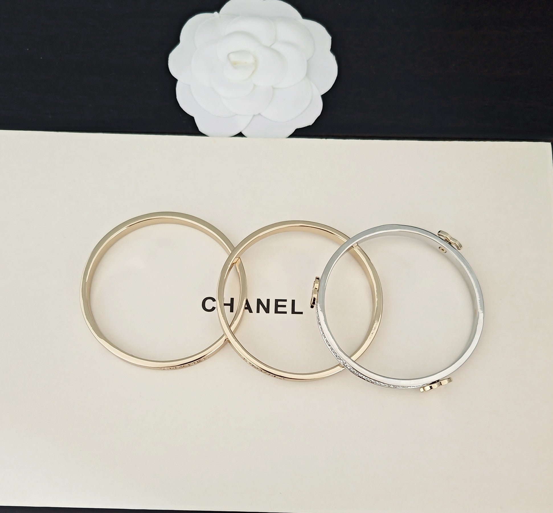 Signature Emblem Bangle in Gold-Tone – Design 002 side detail