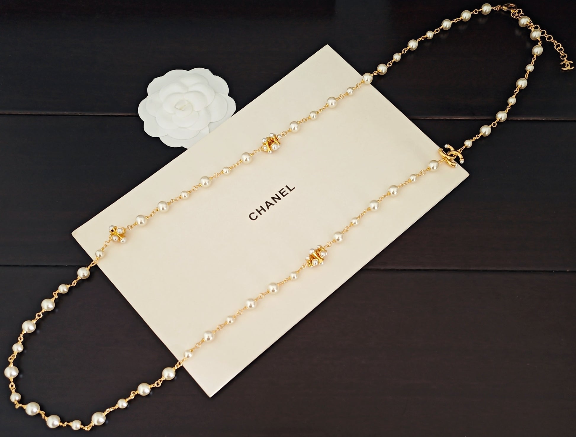 Pearl Pearl-Detail Pendant Necklace – Pearl Detail – Design 005 detail view