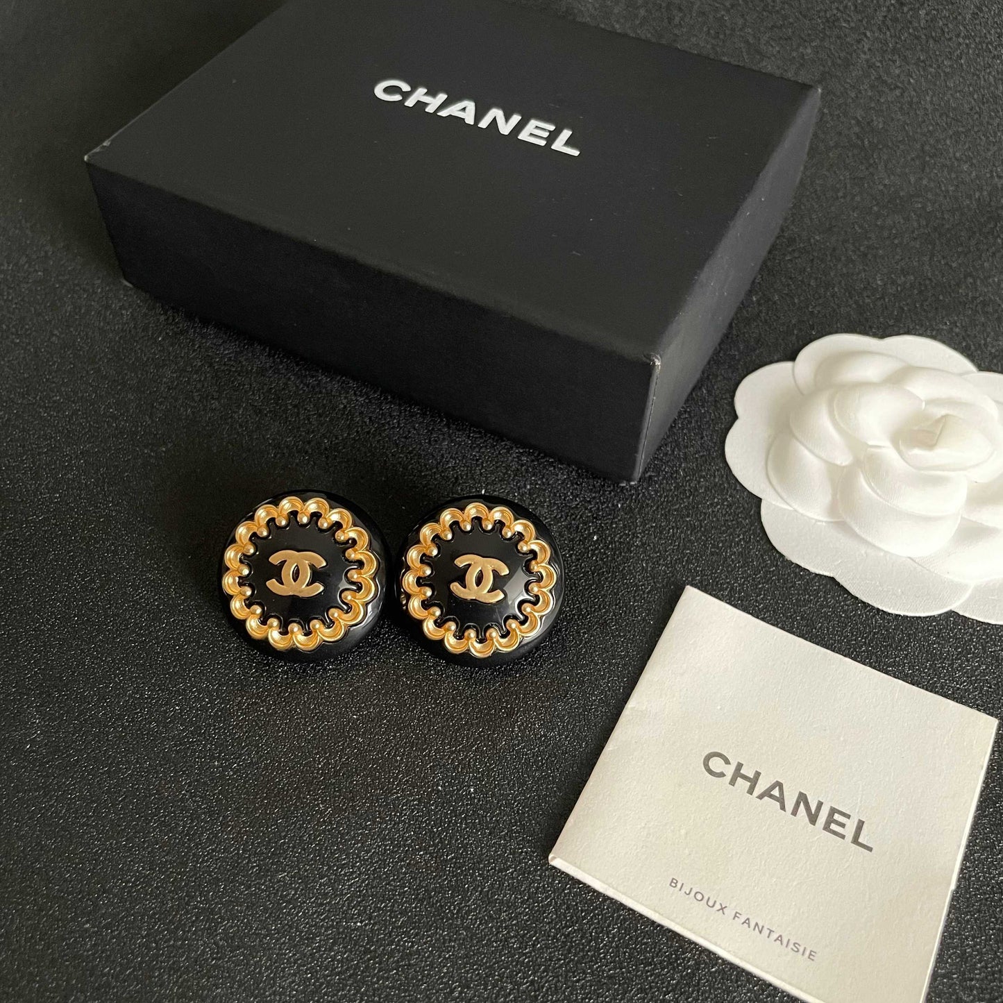 Double-C Emblem Stud Earrings in Polished Metal-Tone – Design 062 close-up detail