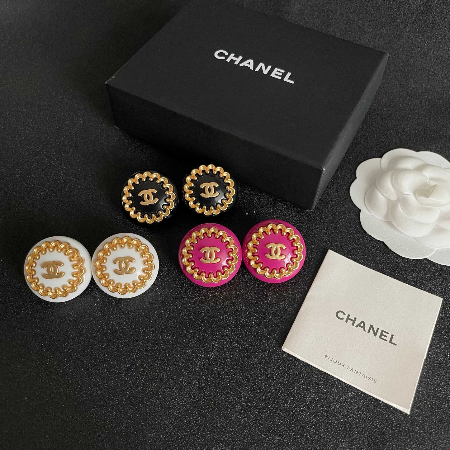 Double-C Emblem Stud Earrings in Polished Metal-Tone – Design 062 side detail
