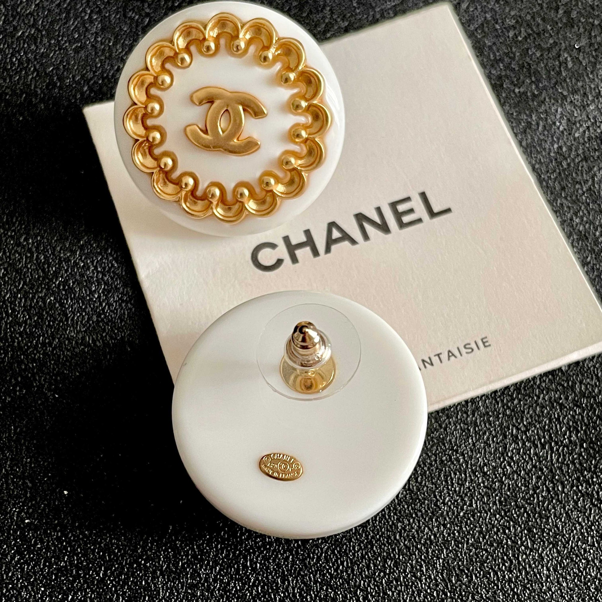 Double-C Emblem Stud Earrings in Polished Metal-Tone – Design 061 main product view