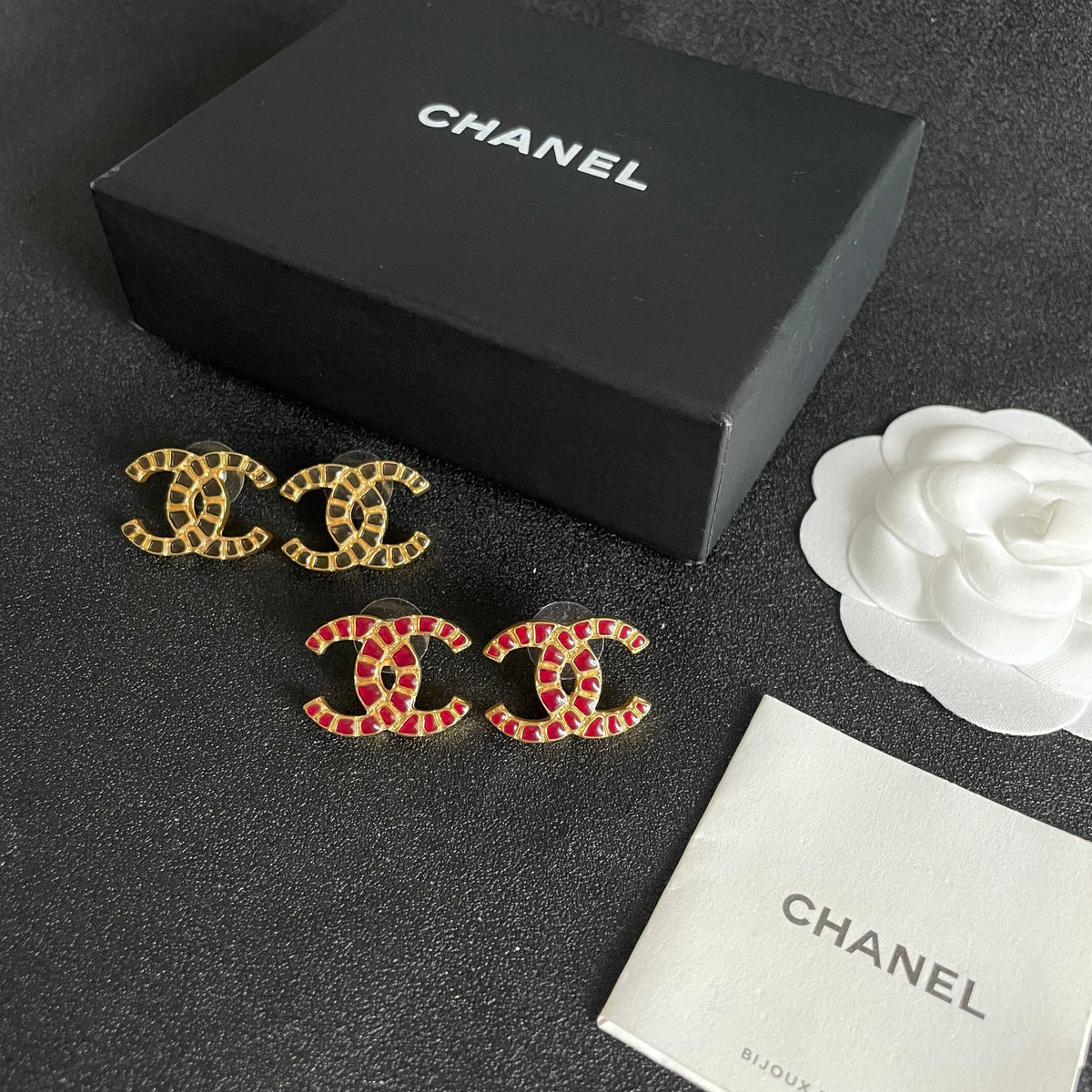 Double-C Emblem Stud Earrings in Polished Metal-Tone – Design 057 side detail