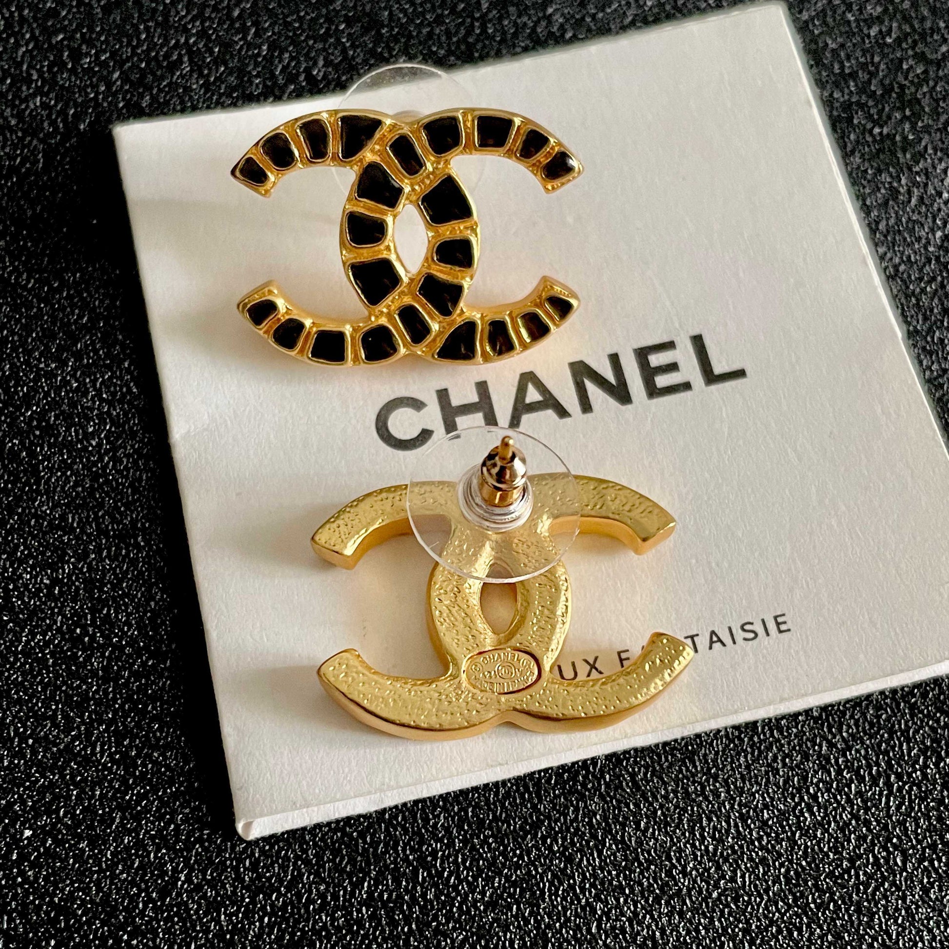 Double-C Emblem Stud Earrings in Polished Metal-Tone – Design 057 main product view