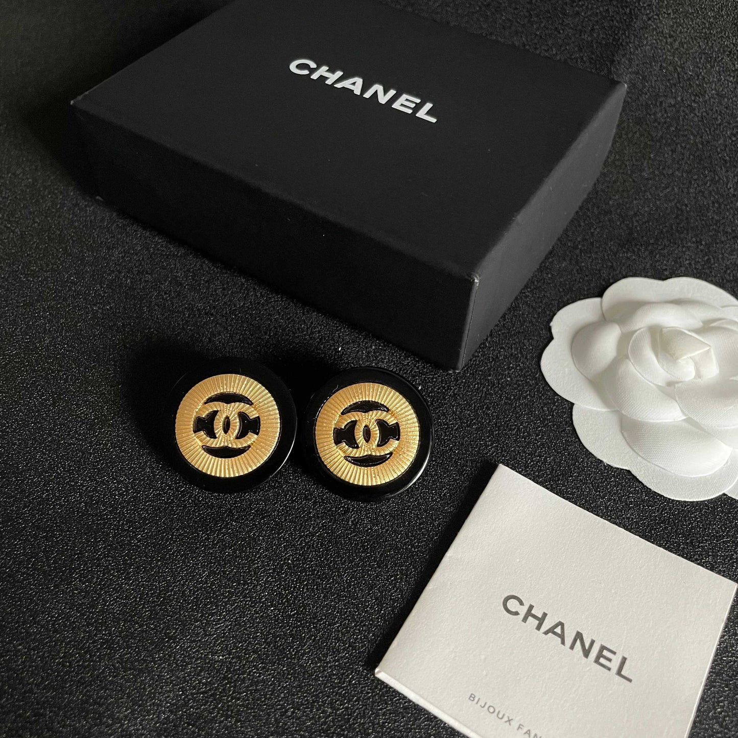 Double-C Emblem Stud Earrings in Polished Metal-Tone – Design 041 close-up detail