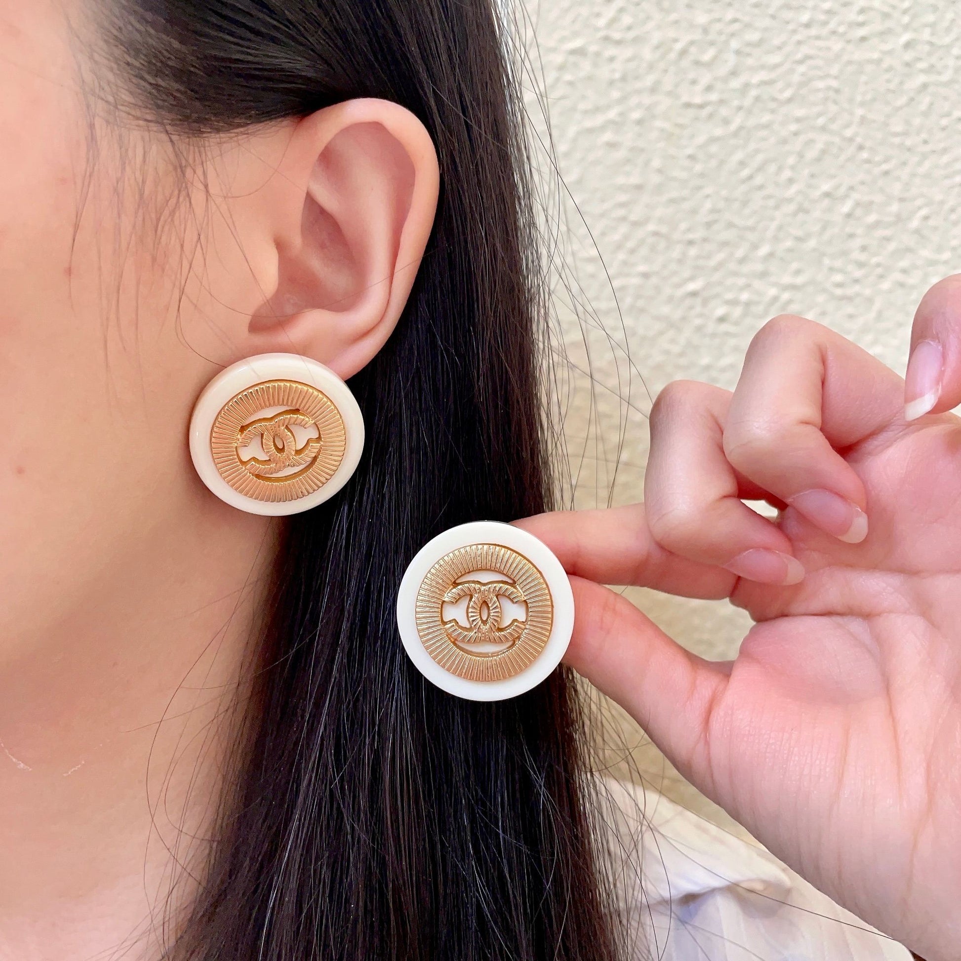 Double-C Emblem Stud Earrings in Polished Metal-Tone – Design 040 main product view
