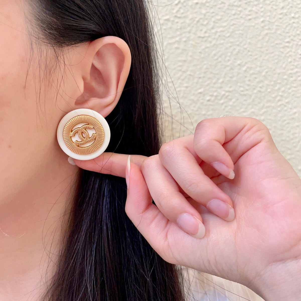 Double-C Emblem Stud Earrings in Polished Metal-Tone – Design 029 front product view