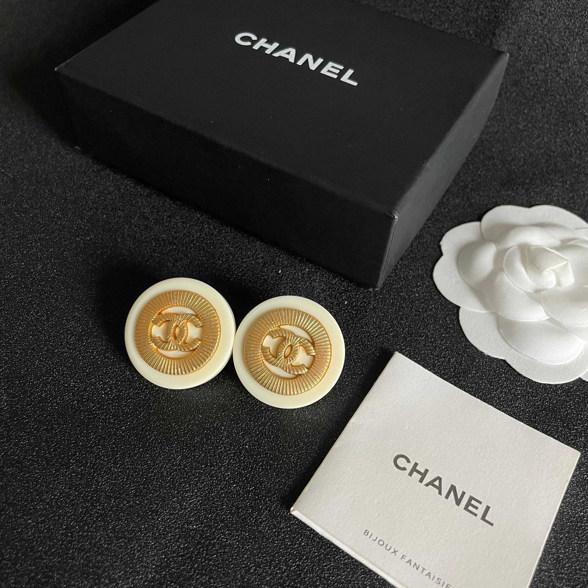 Double-C Emblem Stud Earrings in Polished Metal-Tone – Design 052 close-up detail