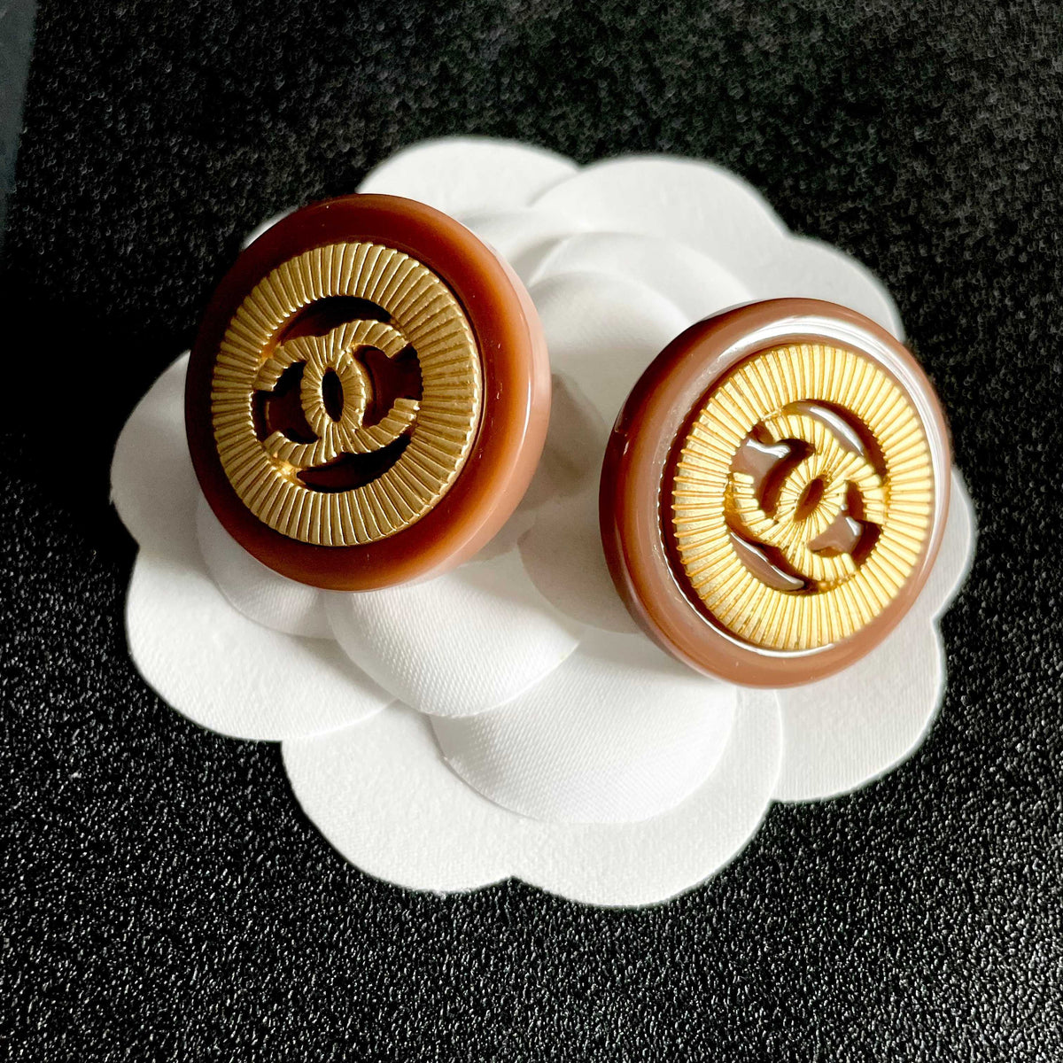 Double-C Emblem Stud Earrings in Polished Metal-Tone – Design 039 front product view