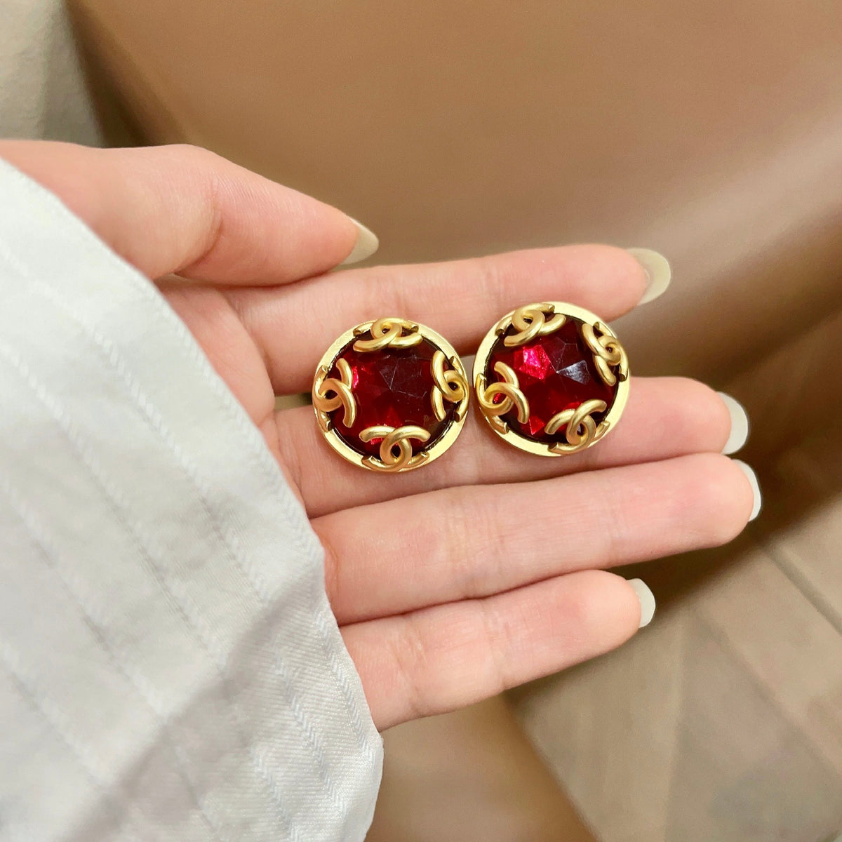Double-C Emblem Stud Earrings in Polished Metal-Tone – Design 038 side detail