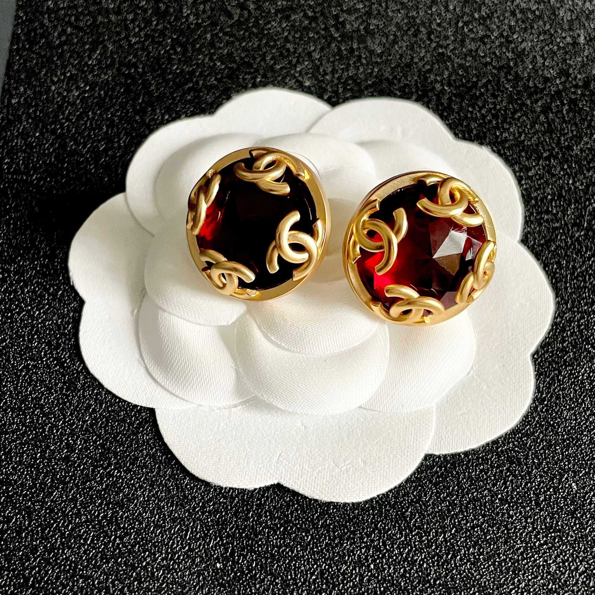Double-C Emblem Stud Earrings in Polished Metal-Tone – Design 038 front product view