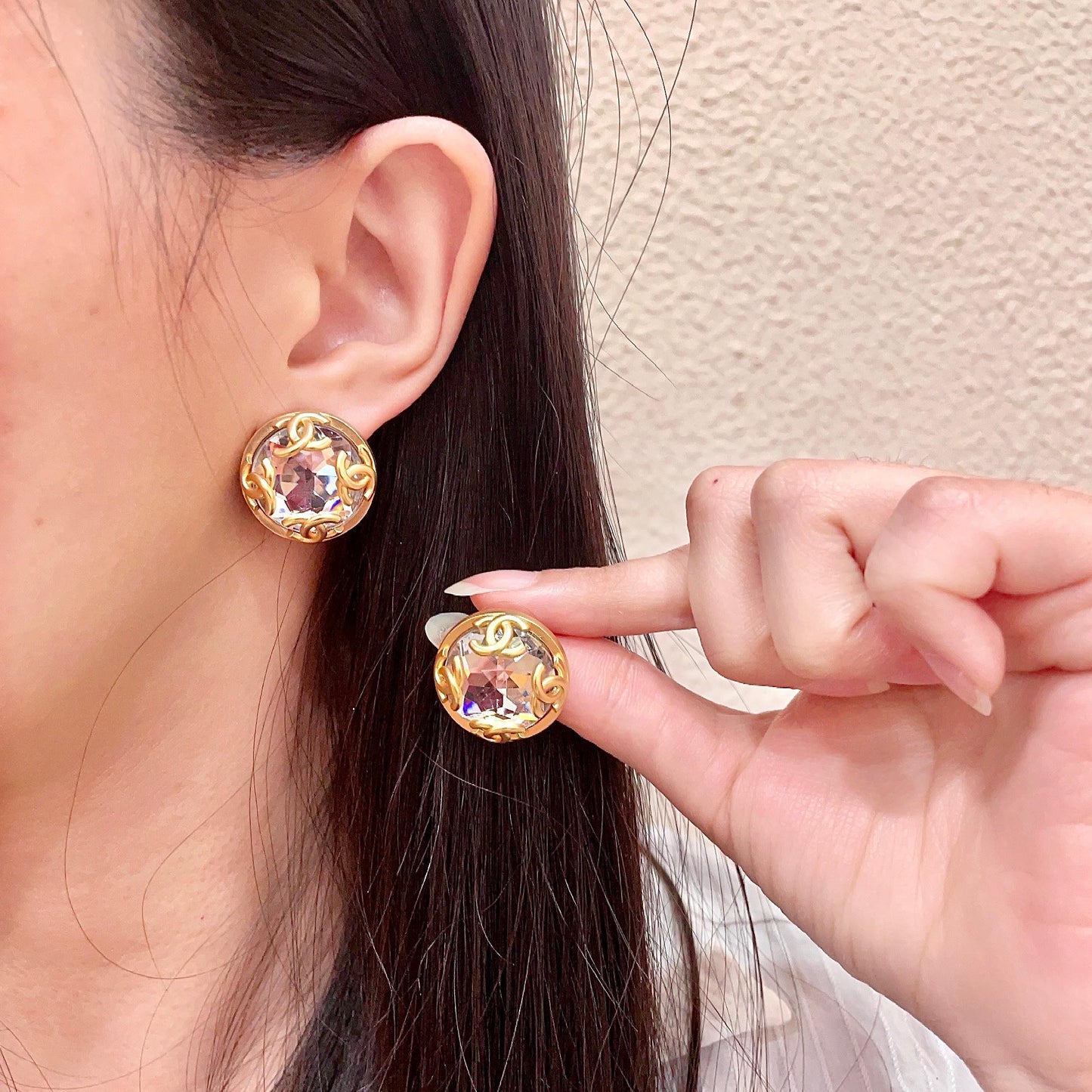 Double-C Emblem Stud Earrings in Polished Metal-Tone – Design 104 main product view