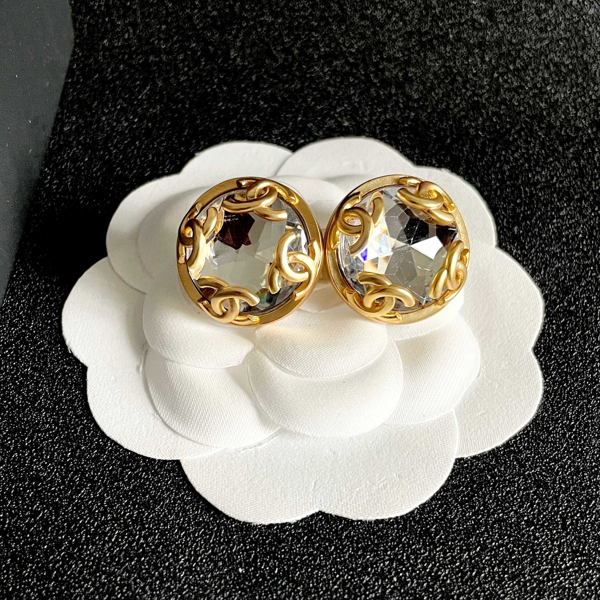 Double-C Emblem Stud Earrings in Polished Metal-Tone – Design 049 front product view