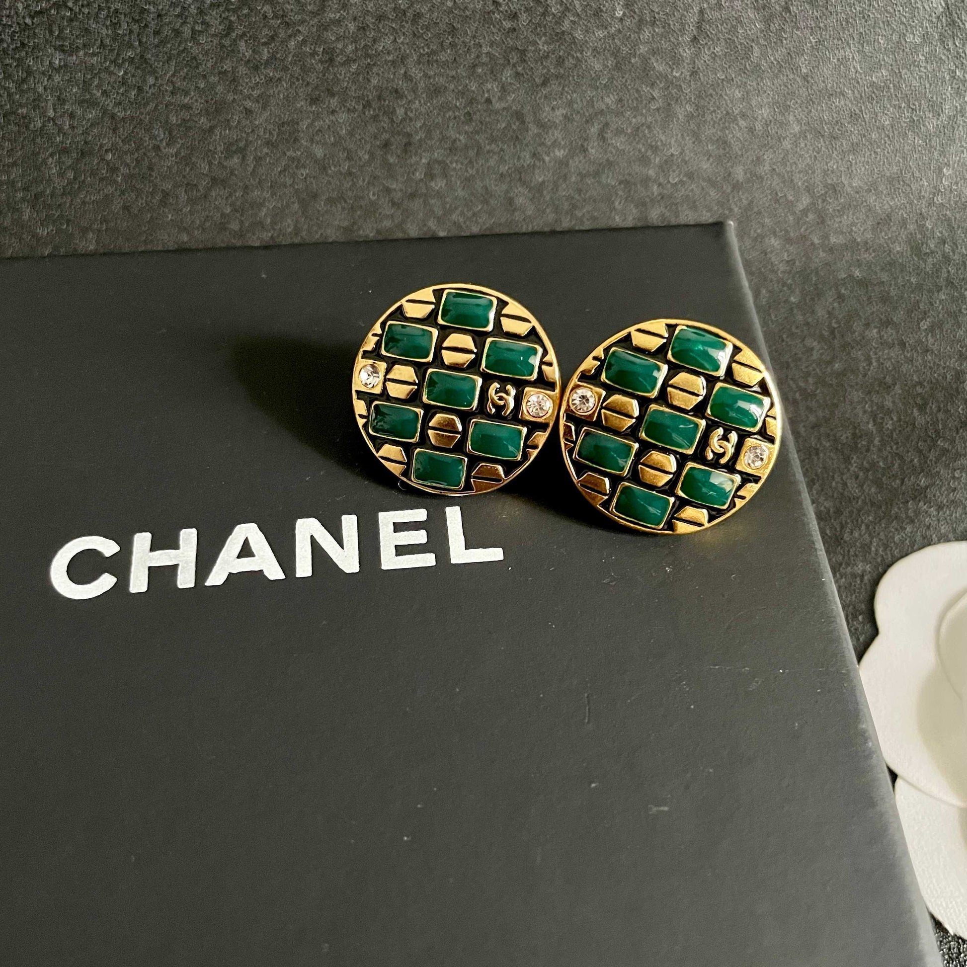 Double-C Emblem Stud Earrings in Polished Metal-Tone – Design 048 detail view