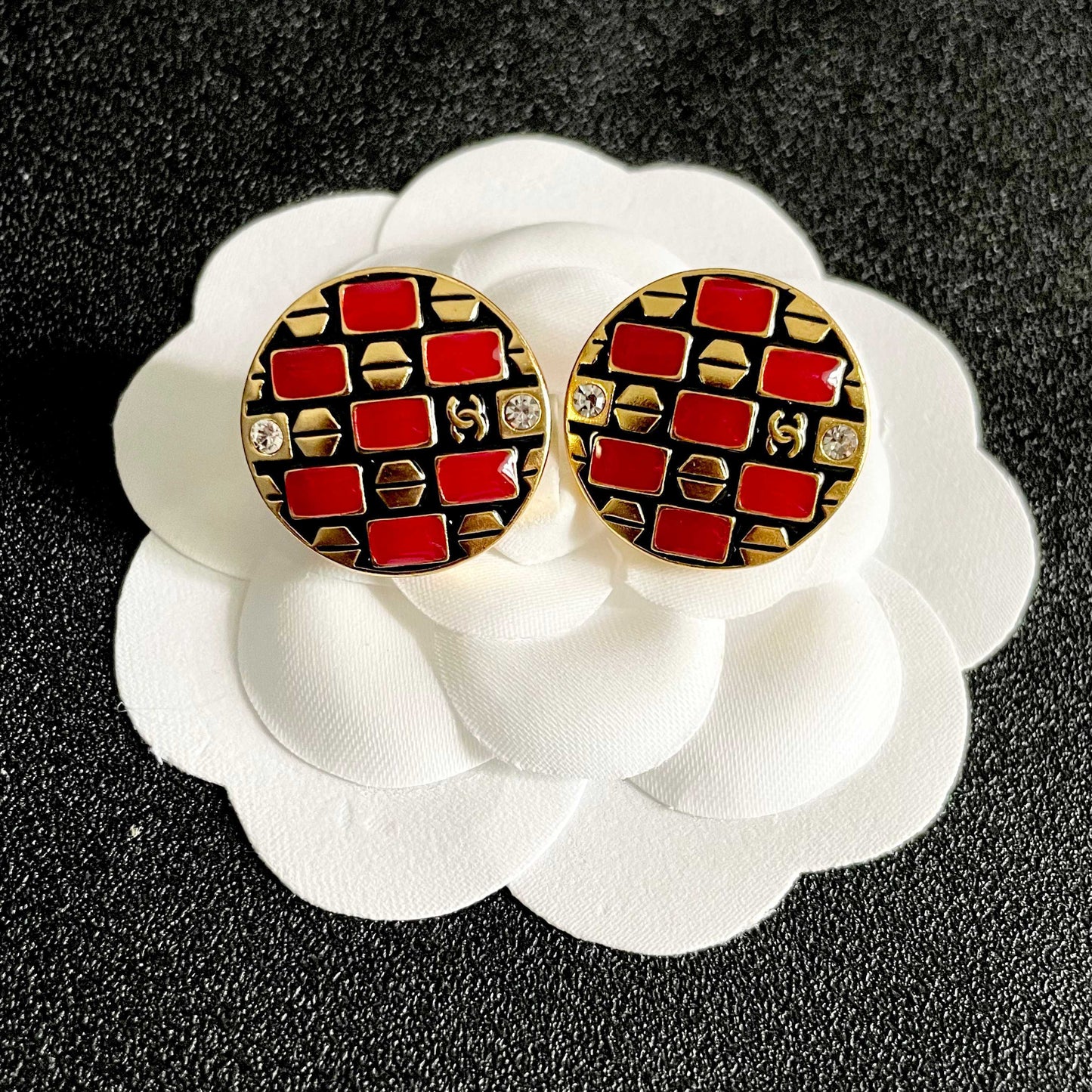 Double-C Emblem Stud Earrings in Polished Metal-Tone – Design 047 front product view