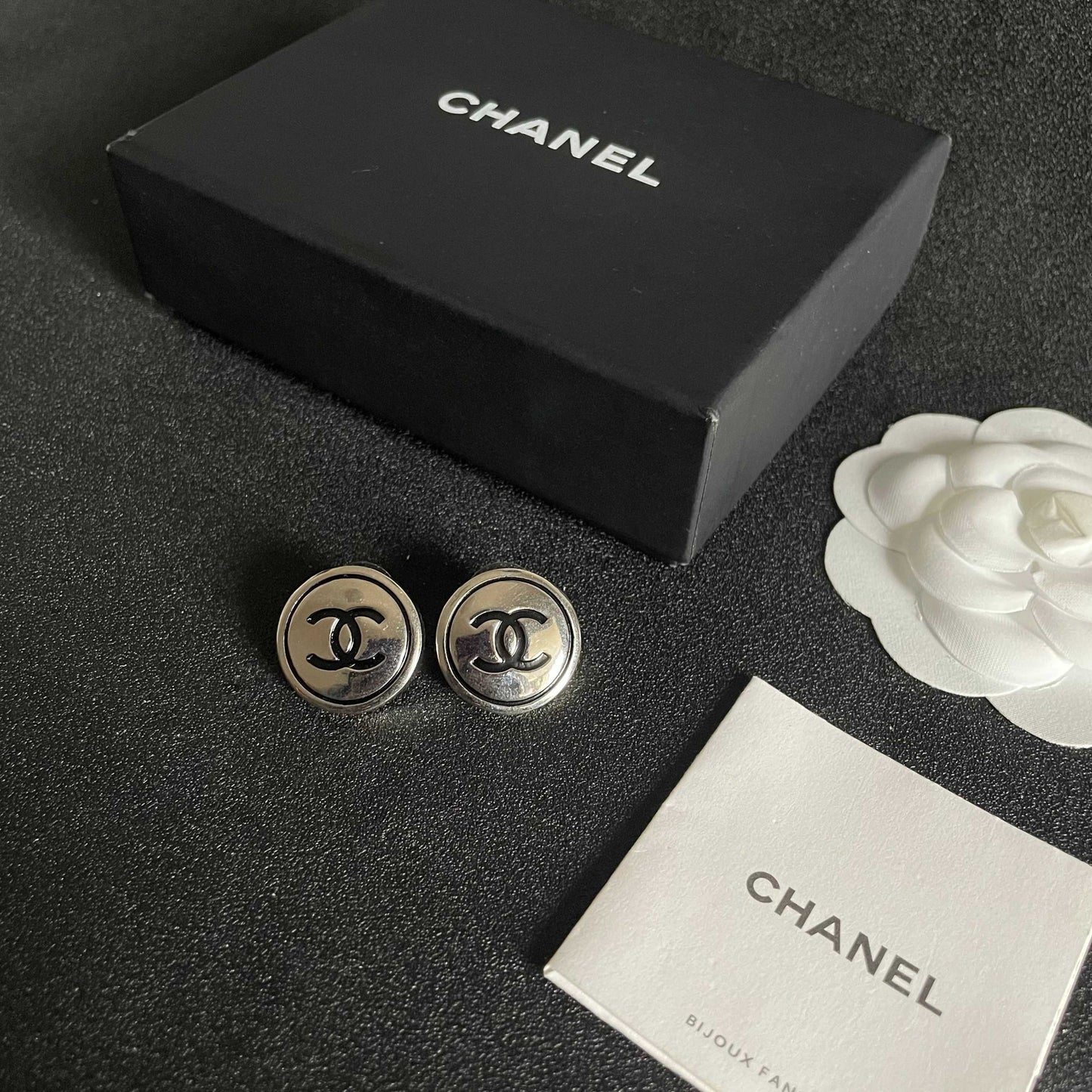 Double-C Emblem Stud Earrings in Polished Metal-Tone – Design 164 close-up detail