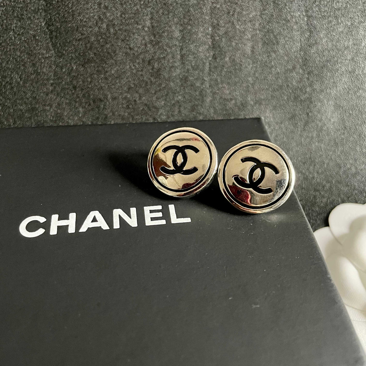 Double-C Emblem Stud Earrings in Polished Metal-Tone – Design 164 detail view