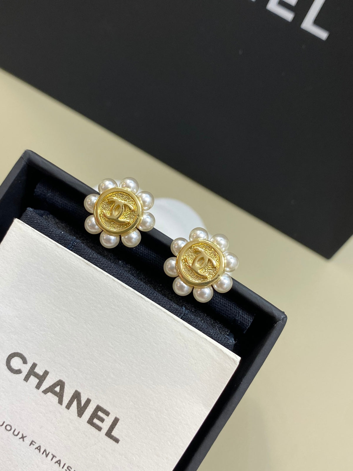 Double-C Emblem Stud Earrings in Polished Metal-Tone – Design 299 main product view