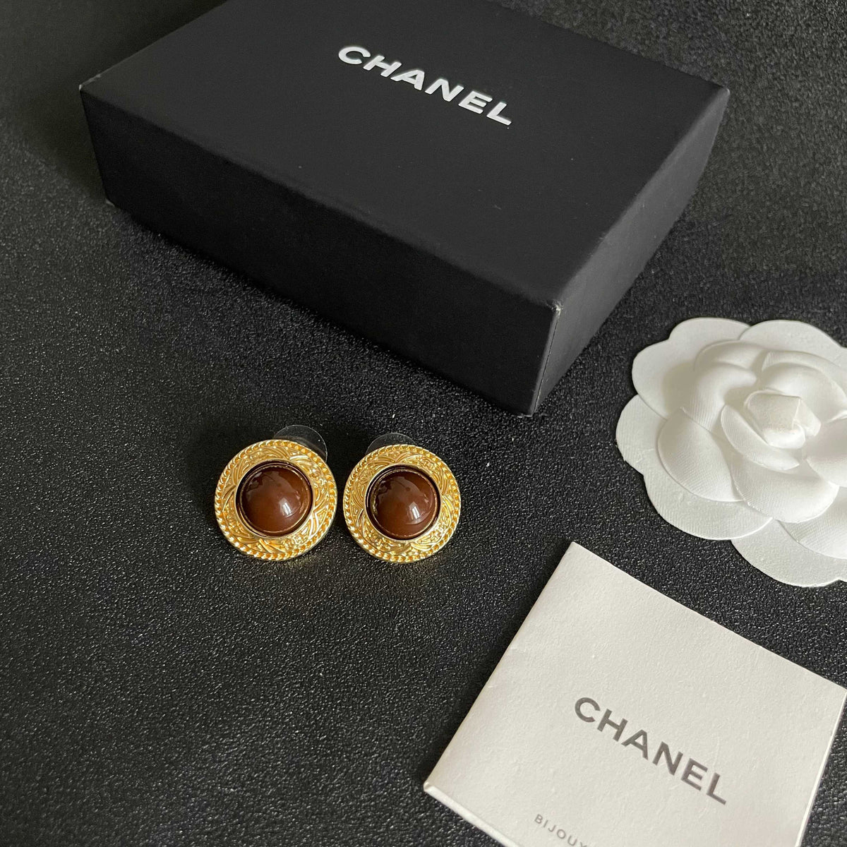 Double-C Emblem Stud Earrings in Polished Metal-Tone – Design 032 close-up detail