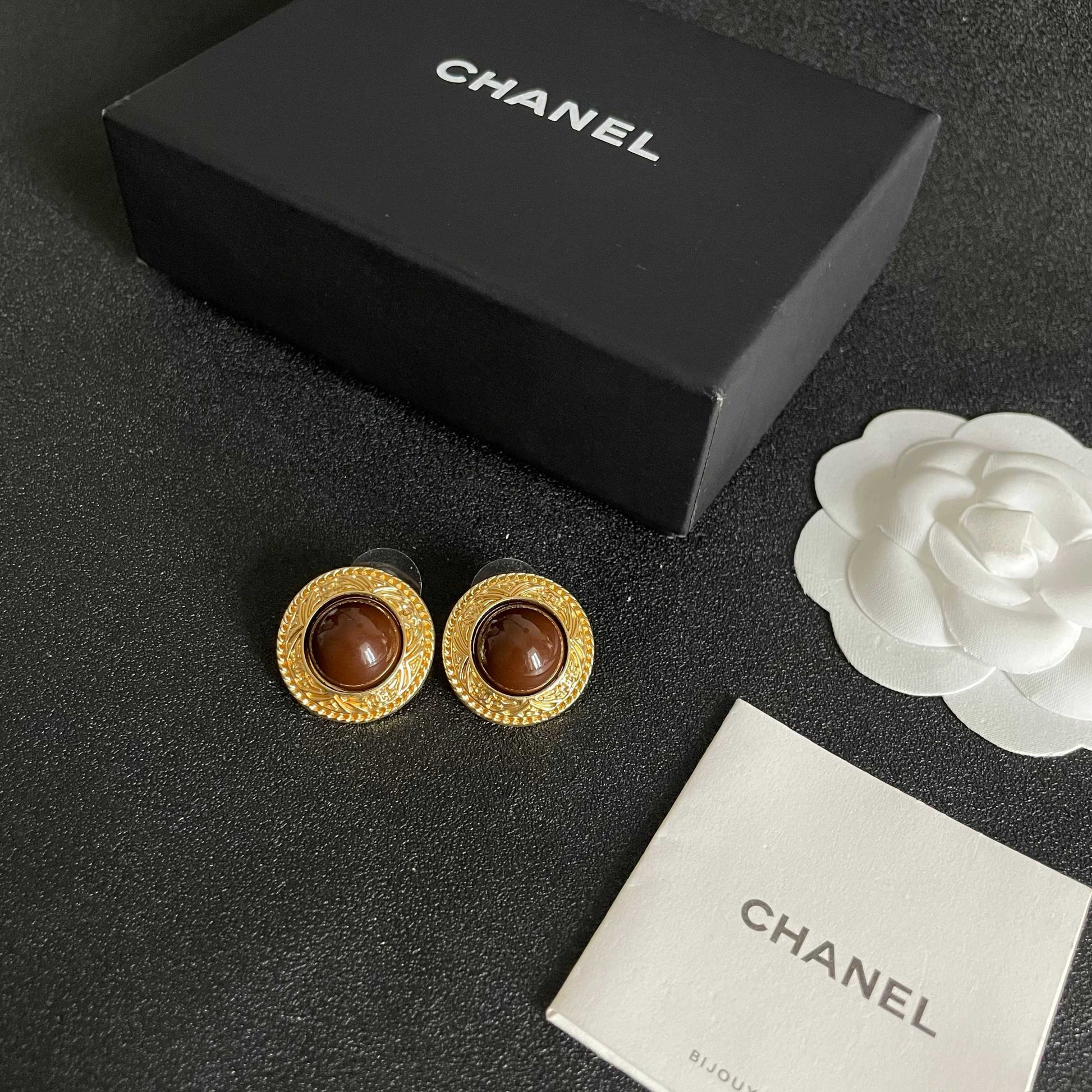 Double-C Emblem Stud Earrings in Polished Metal-Tone – Design 113 close-up detail