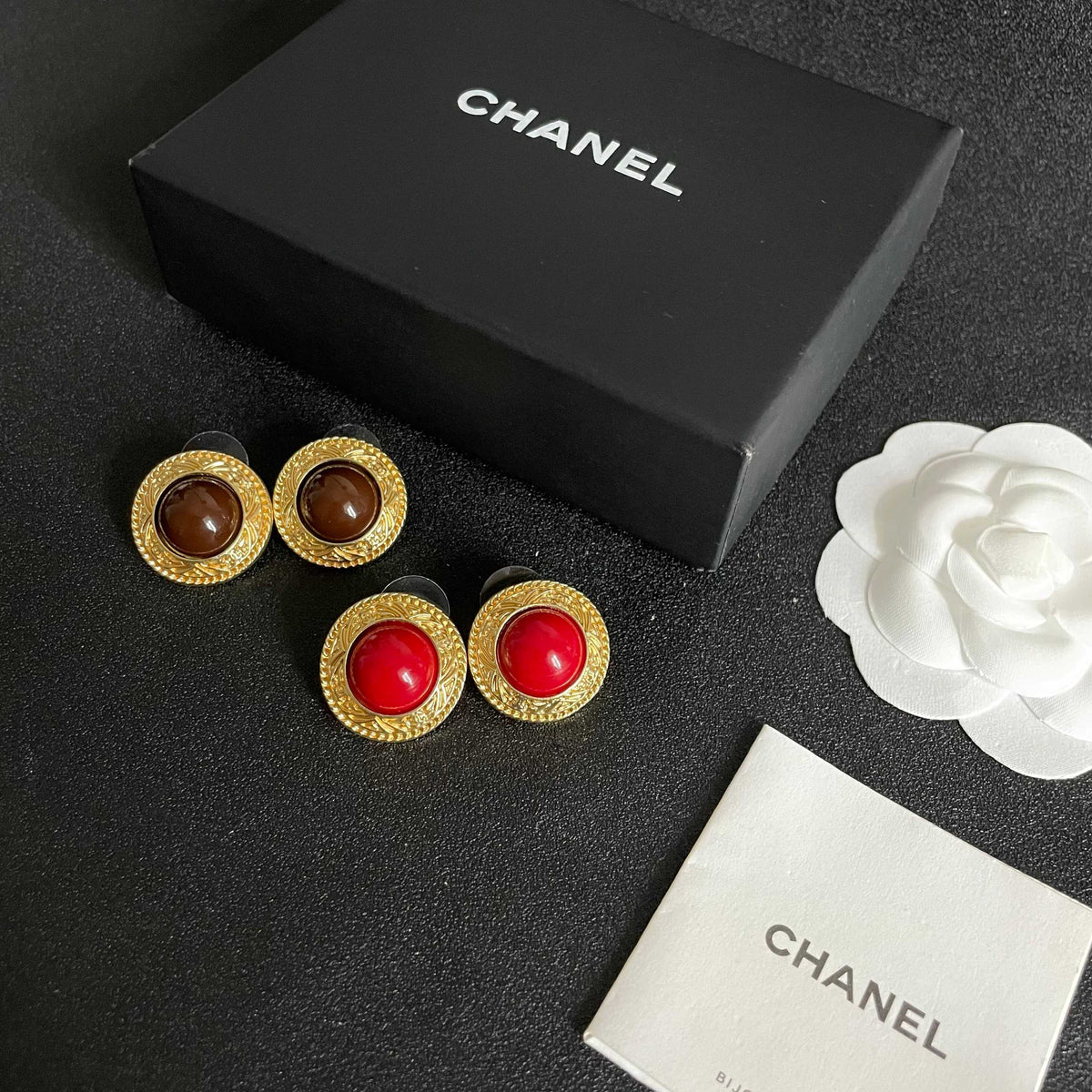 Double-C Emblem Stud Earrings in Polished Metal-Tone – Design 031 close-up detail