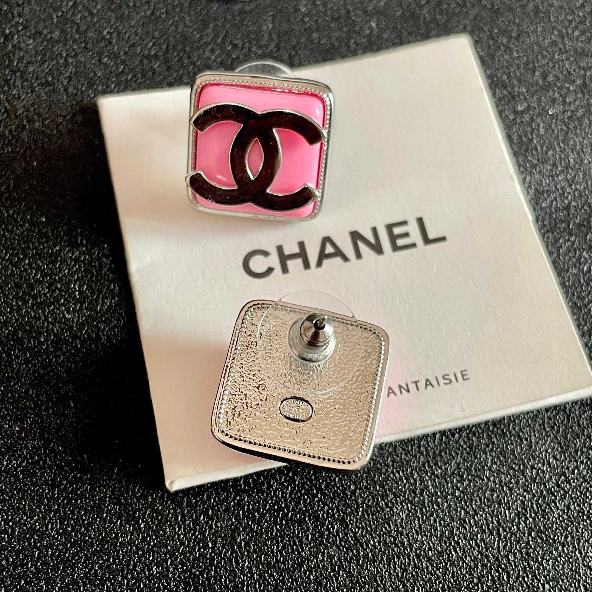 Double-C Emblem Stud Earrings in Polished Metal-Tone – Design 190 main product view