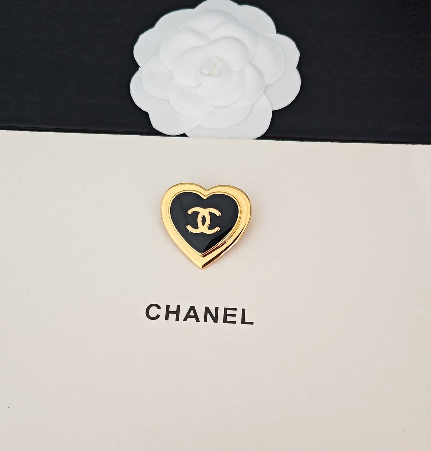 Heart Brooch in Gold-Tone – Heart Detail detail view