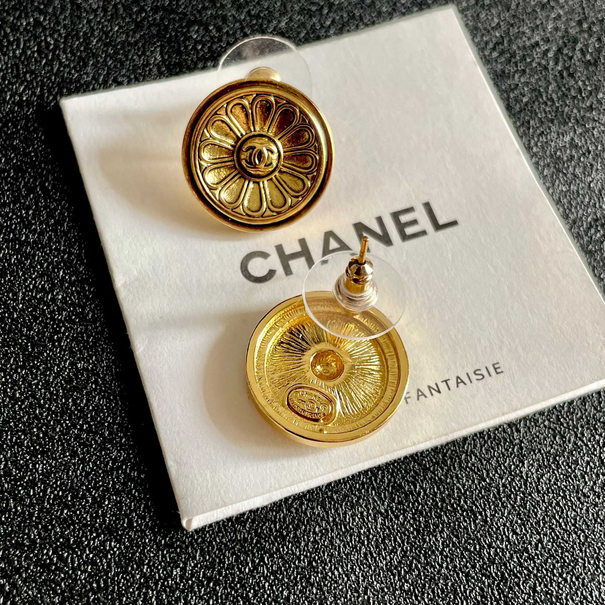 Double-C Emblem Stud Earrings in Polished Metal-Tone – Design 205 main product view