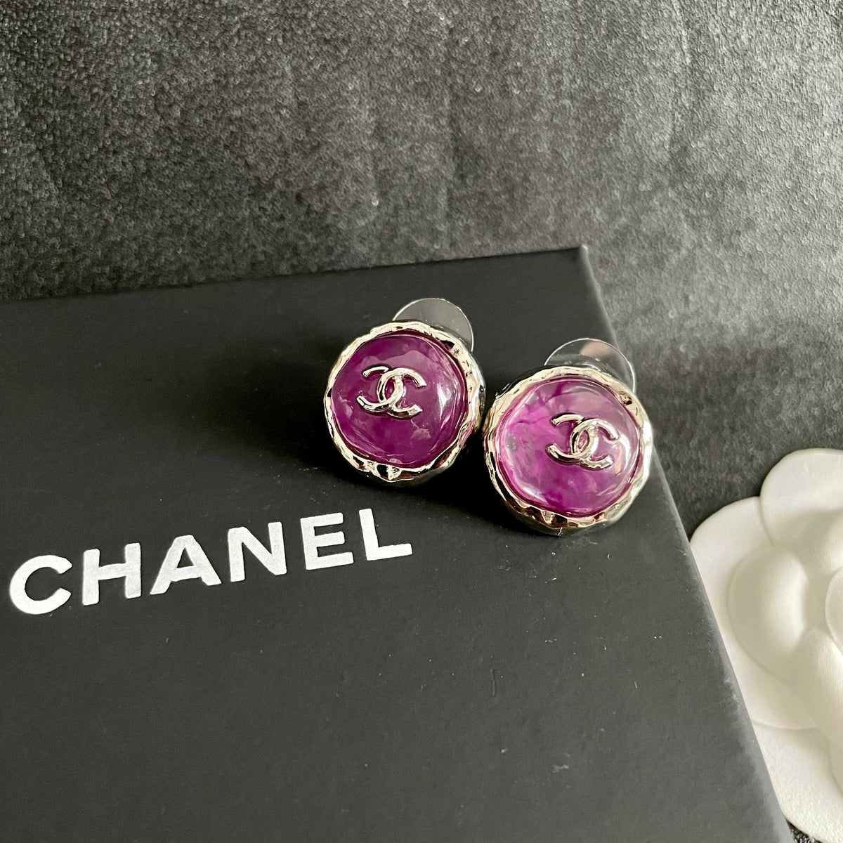 Double-C Emblem Stud Earrings in Polished Metal-Tone – Design 213 detail view