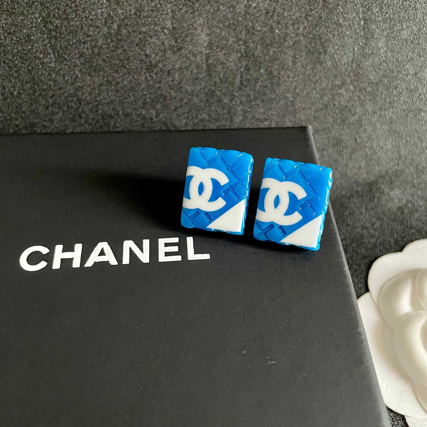 Double-C Emblem Stud Earrings in Polished Metal-Tone – Design 272 detail view