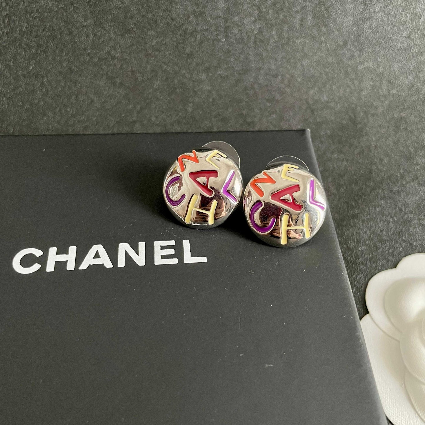 Double-C Emblem Stud Earrings in Polished Metal-Tone – Design 244 detail view