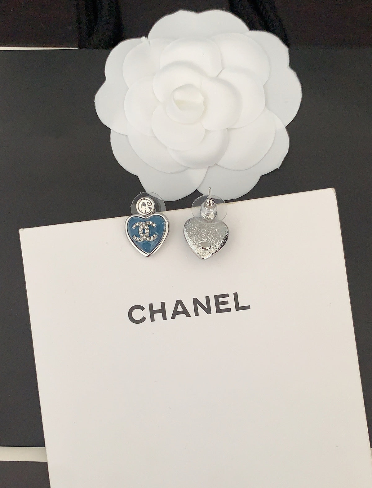 Heart Stud Earrings in Gold-Tone – Heart Detail detail view