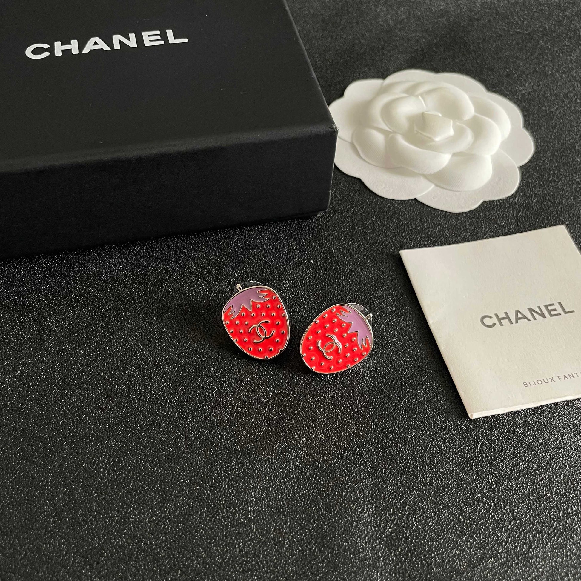 Double-C Emblem Stud Earrings in Polished Metal-Tone – Design 291 styled product view