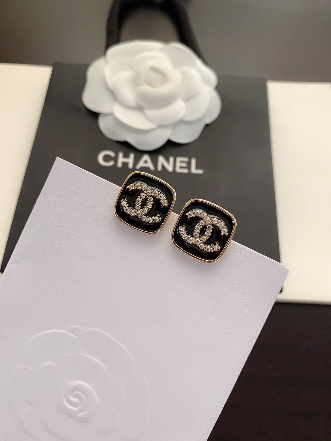Square Stud Earrings in Gold-Tone – Black Detail – Design 002 side detail