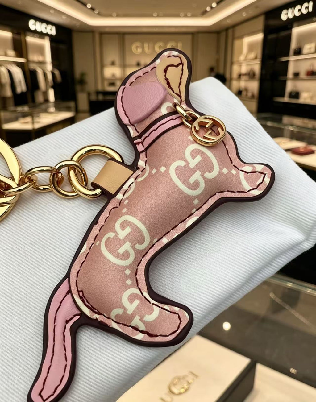 Floral Keychain in Polished Metal-Tone – Design 002 close-up detail