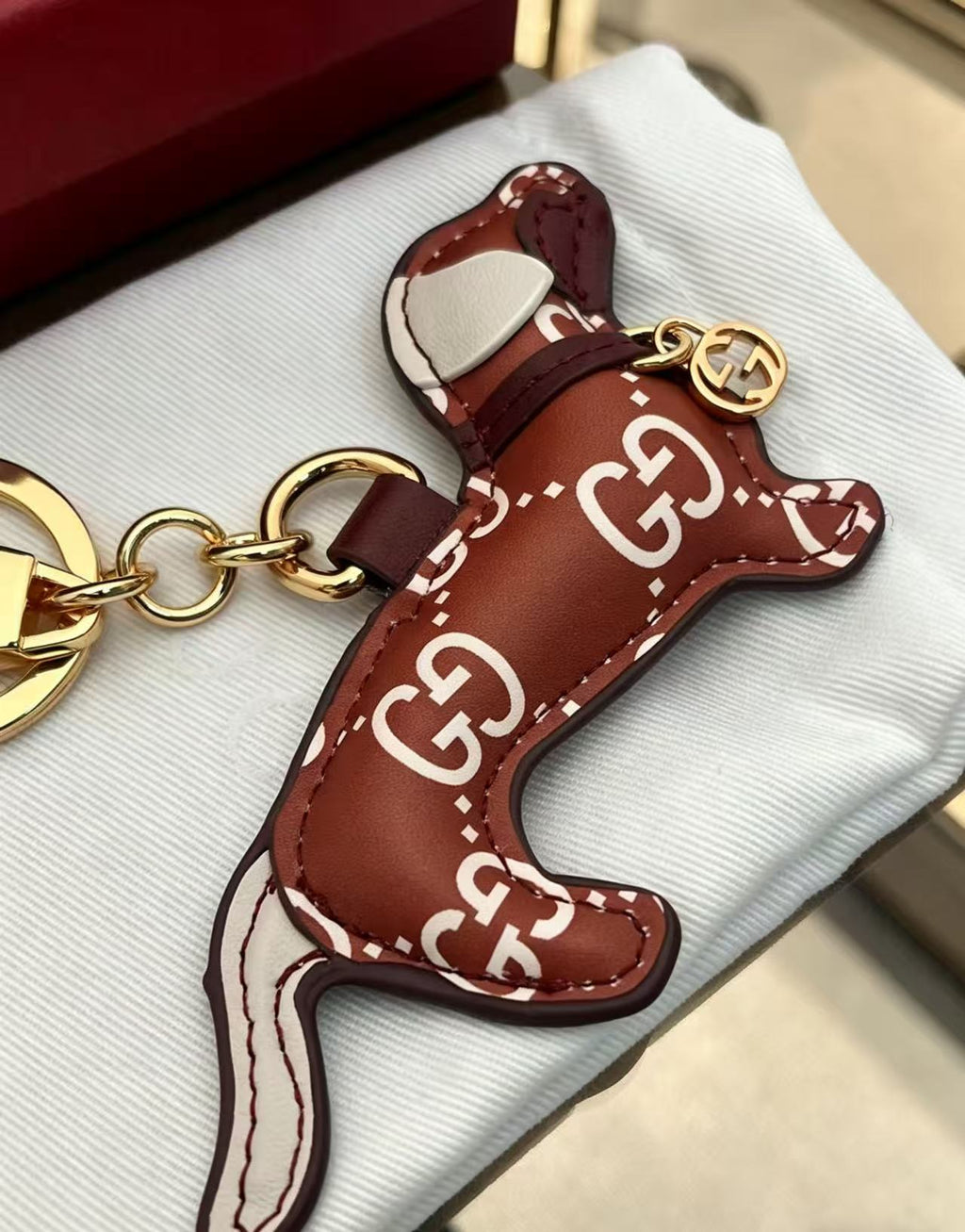 Floral Keychain in Polished Metal-Tone – Design 001 side detail