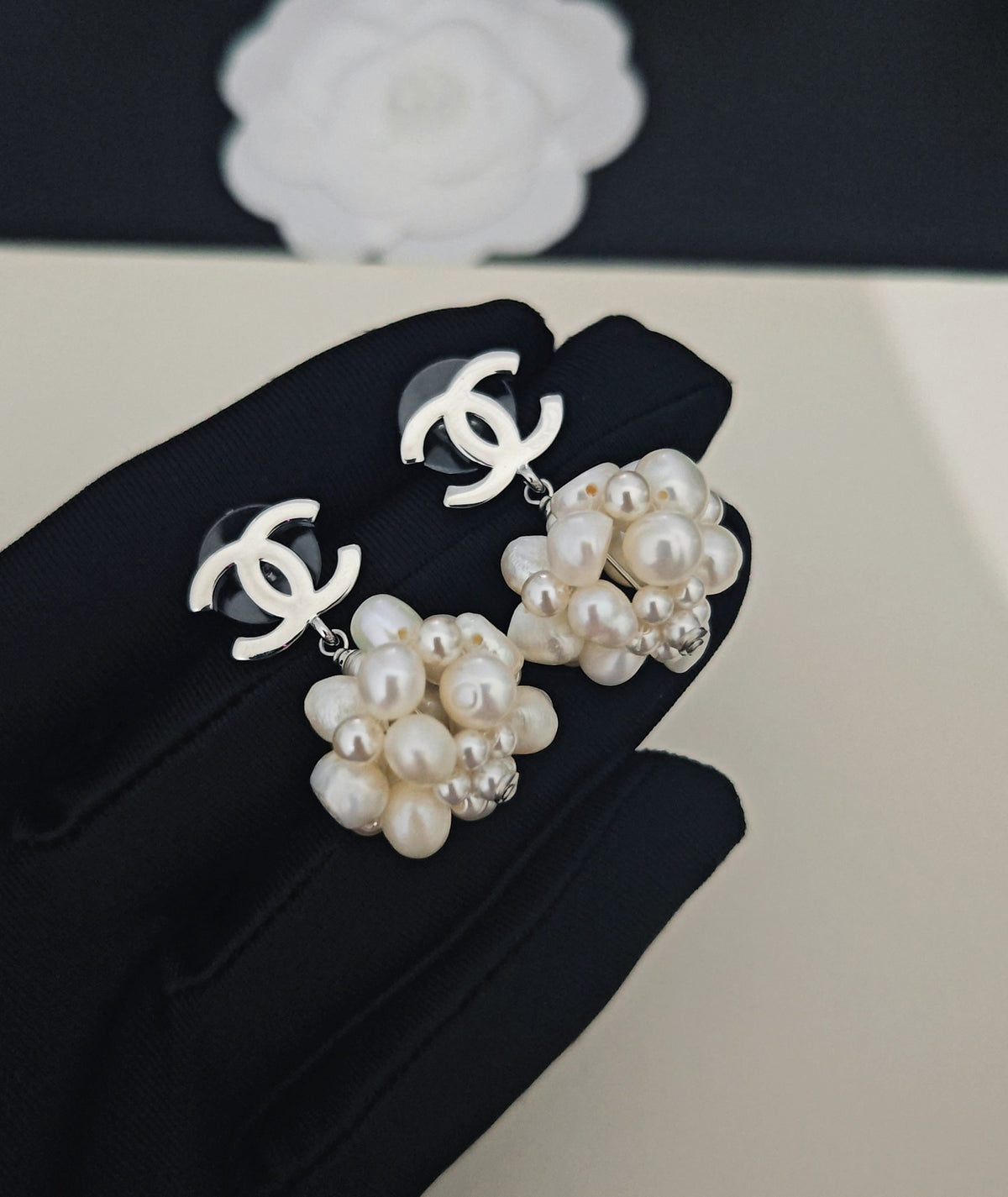 Pearl Pearl-Detail Statement Earrings – Pearl Detail detail view