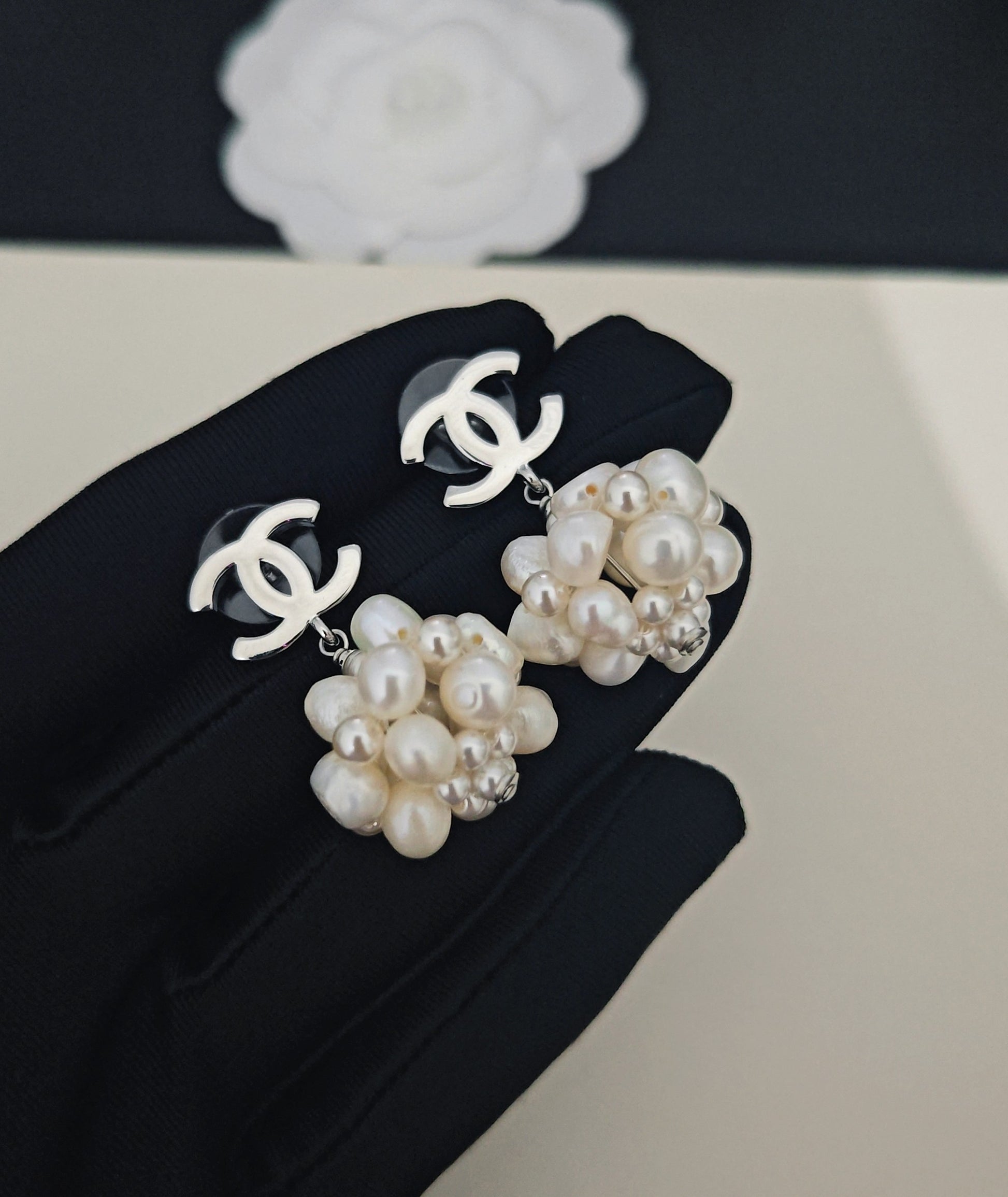 Pearl Pearl-Detail Statement Earrings – Pearl Detail detail view