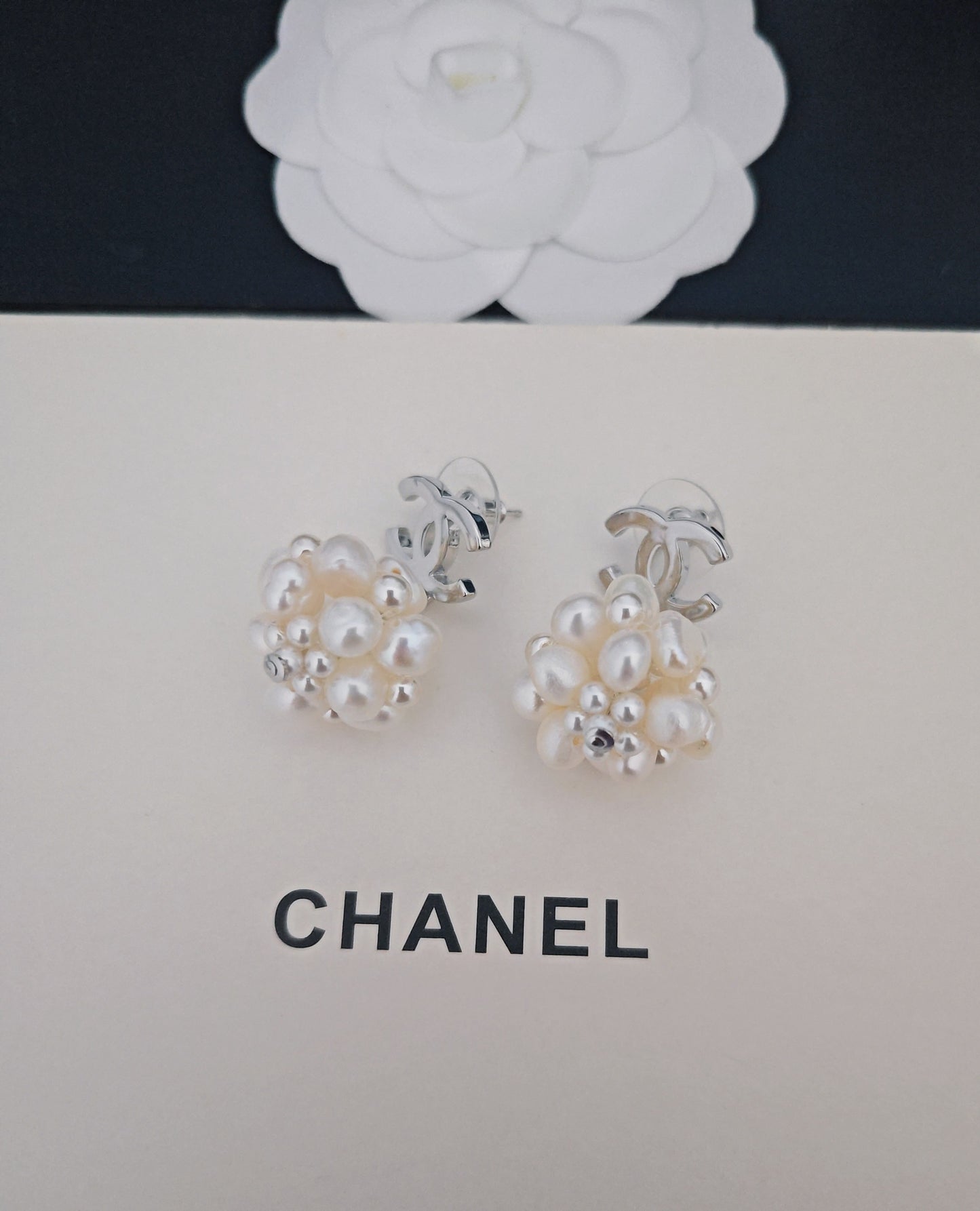 Pearl Pearl-Detail Statement Earrings – Pearl Detail side detail