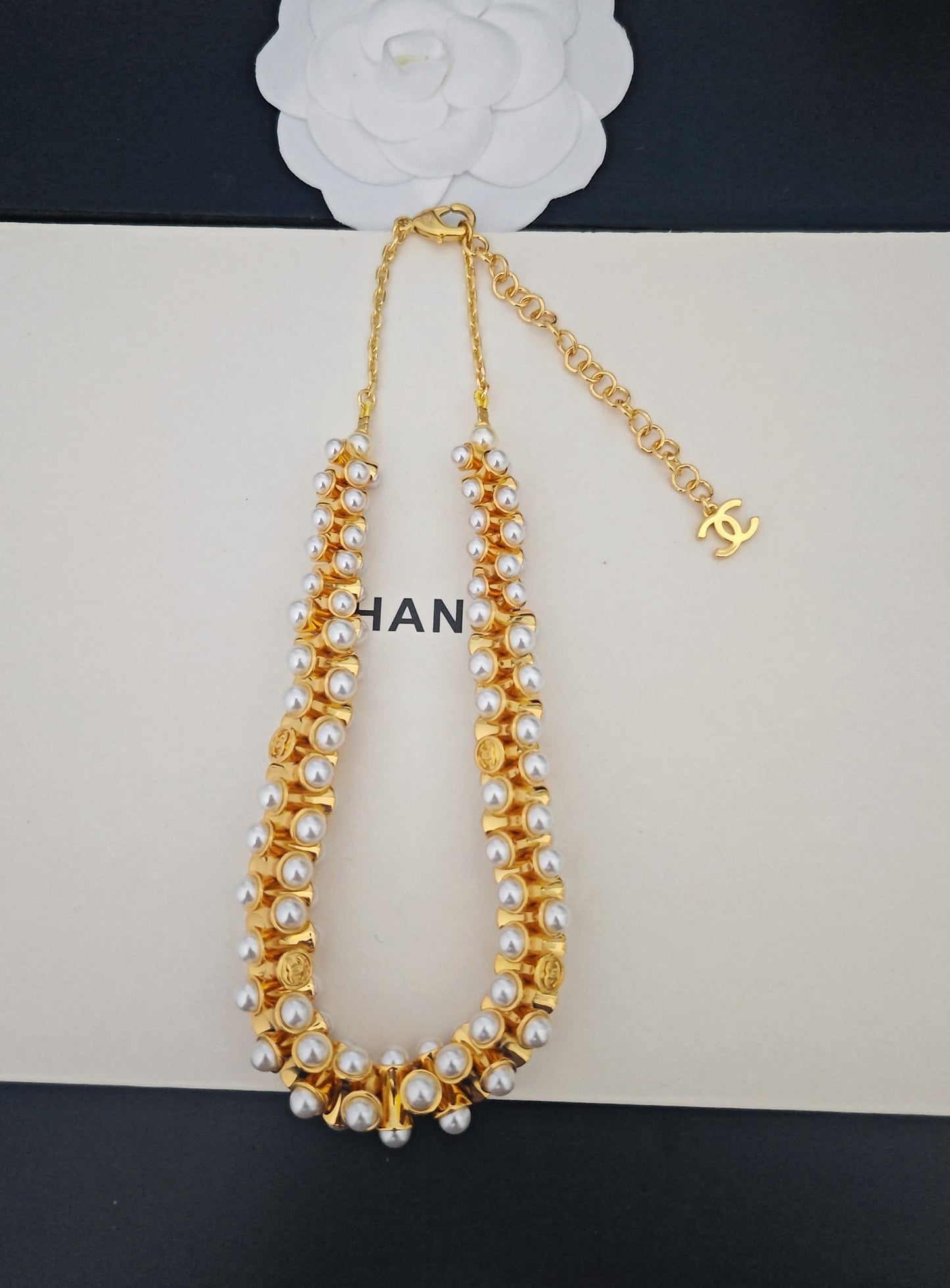 Pearl Pearl-Detail Pendant Necklace – Pearl Detail – Design 002 side detail