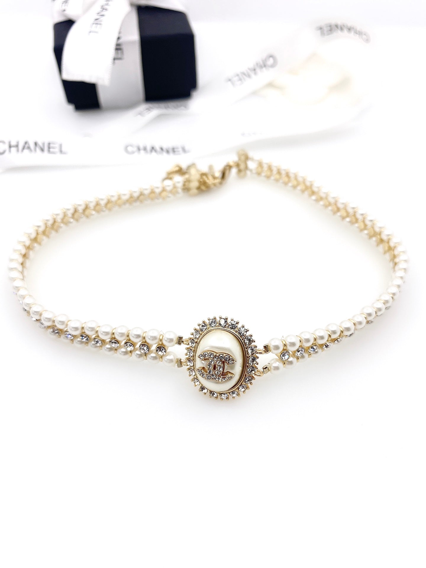 Pearl Pearl-Detail Pendant Necklace – Pearl Detail – Design 046 main product view