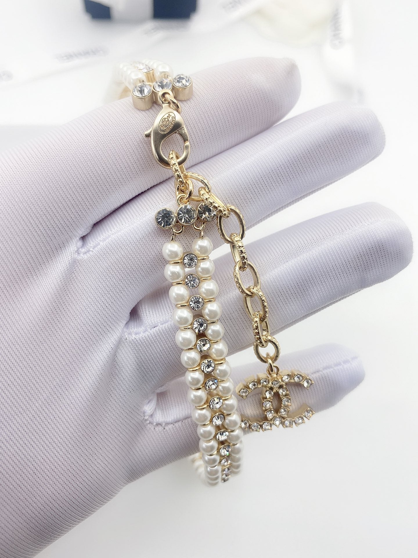 Pearl Pearl-Detail Pendant Necklace – Pearl Detail – Design 046 styled product view