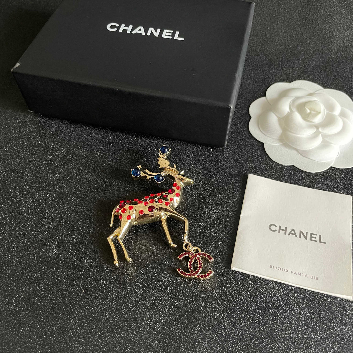 Signature Emblem Brooch in Polished Metal-Tone – Design 048 close-up detail