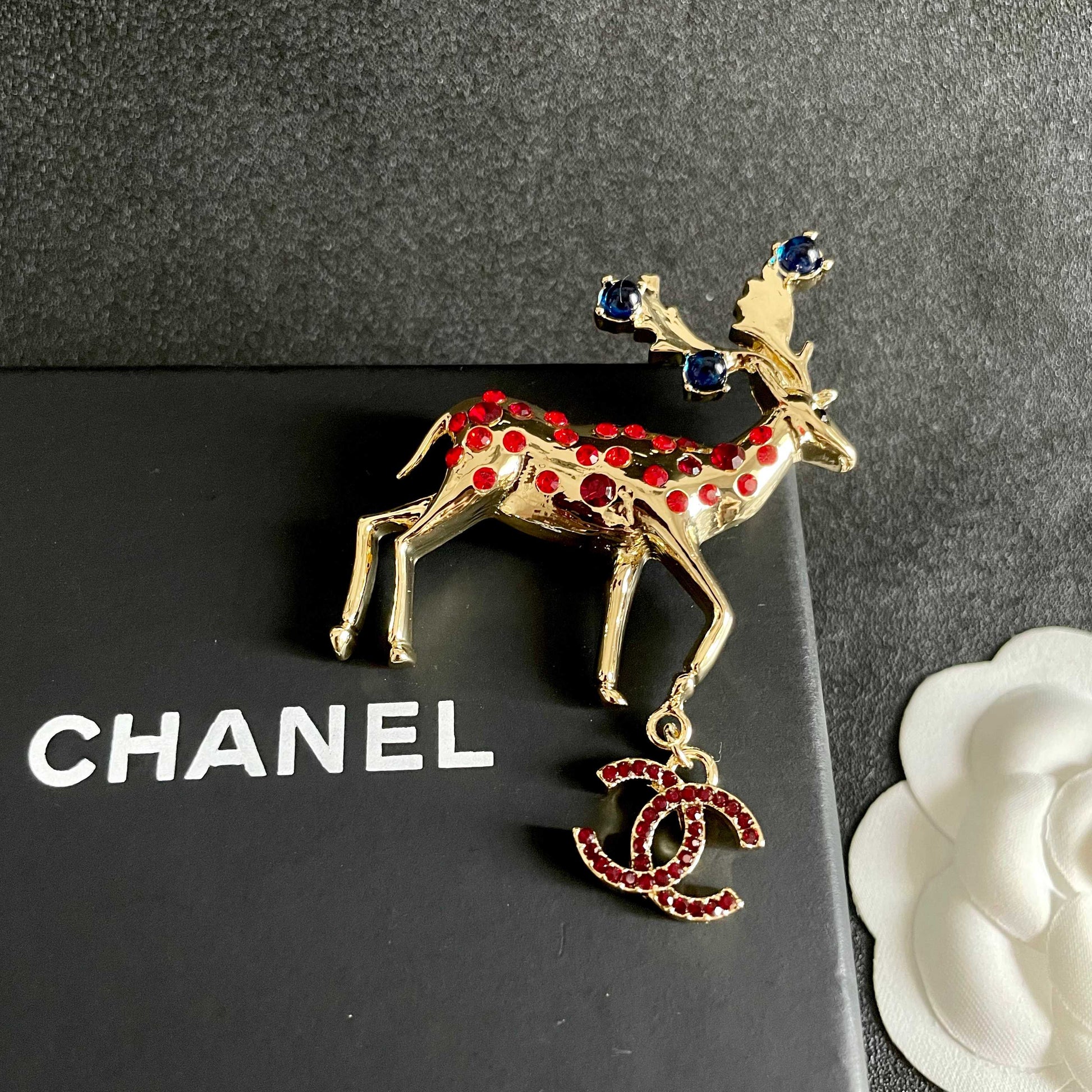 Signature Emblem Brooch in Polished Metal-Tone – Design 048 detail view