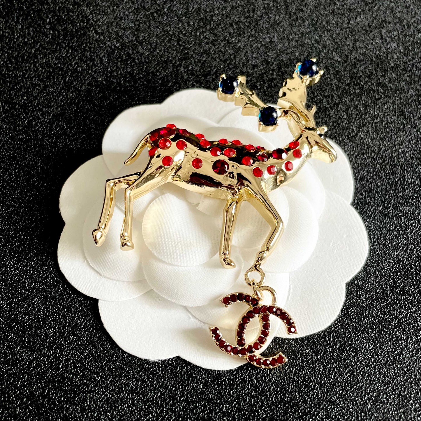 Signature Emblem Brooch in Polished Metal-Tone – Design 048 front product view