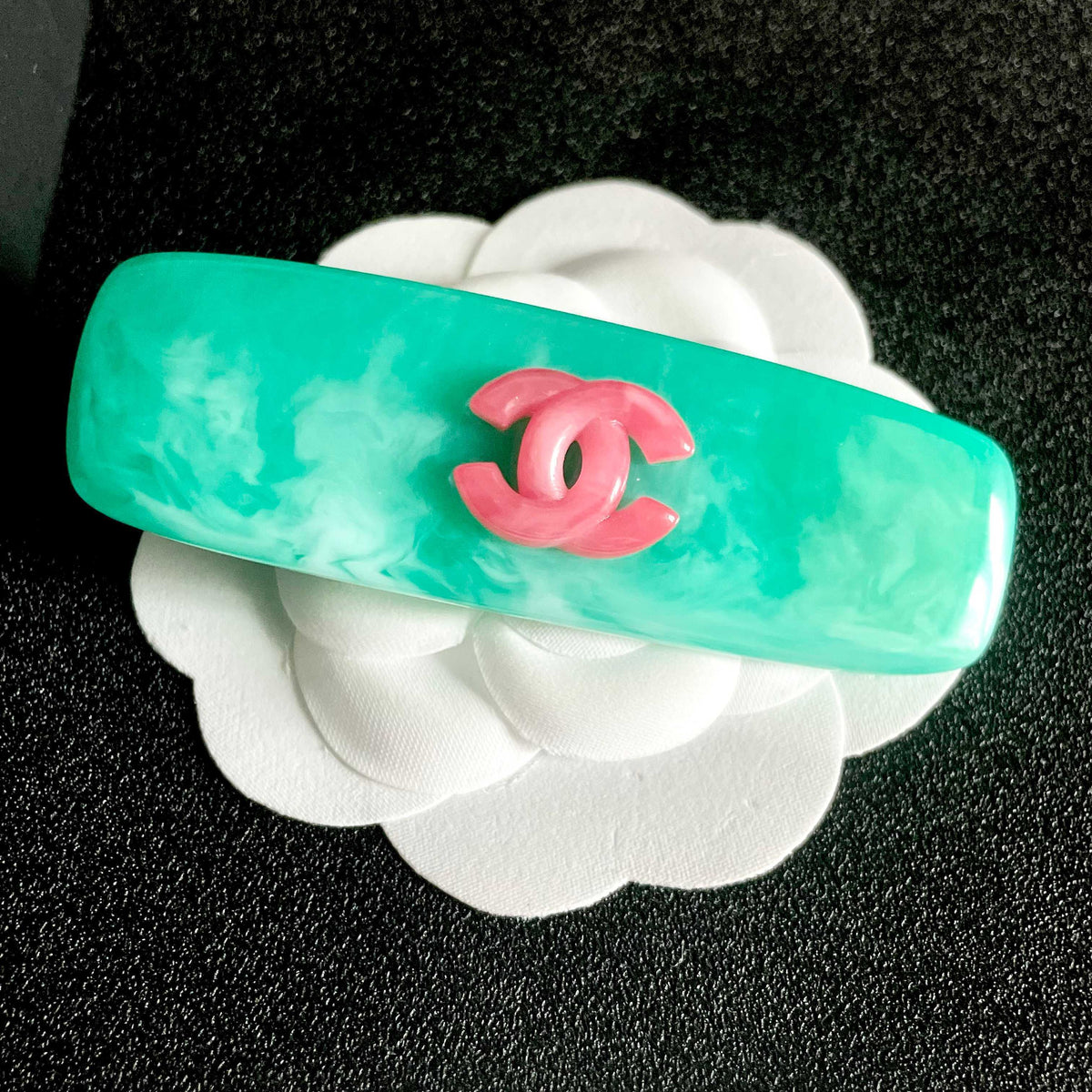 Double-C Emblem Hair Clip – Design 004 front product view