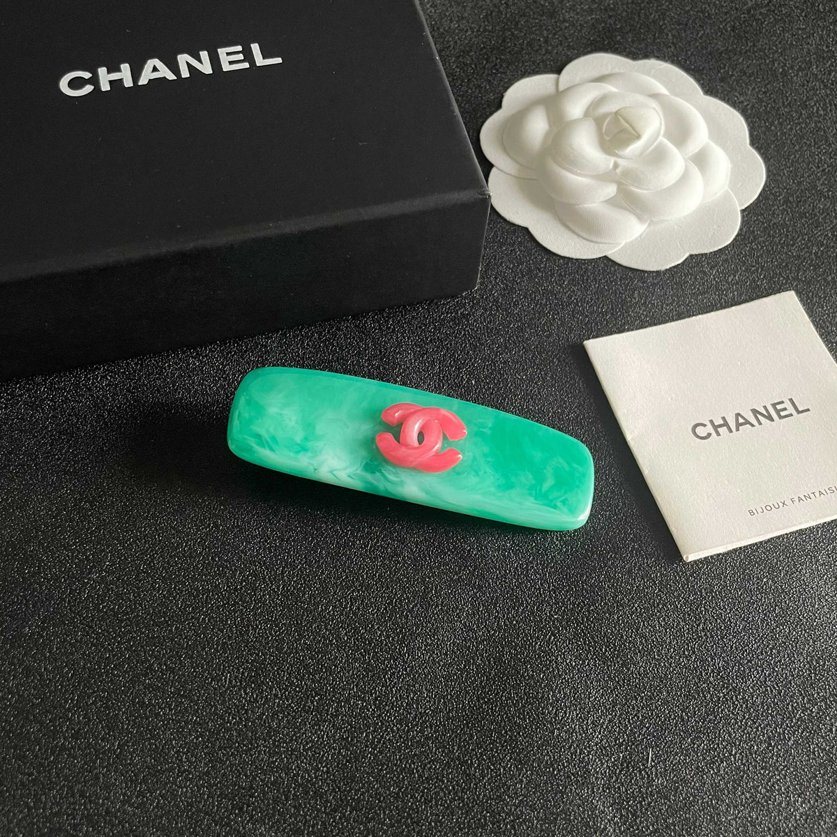Double-C Emblem Hair Clip – Design 004 styled product view