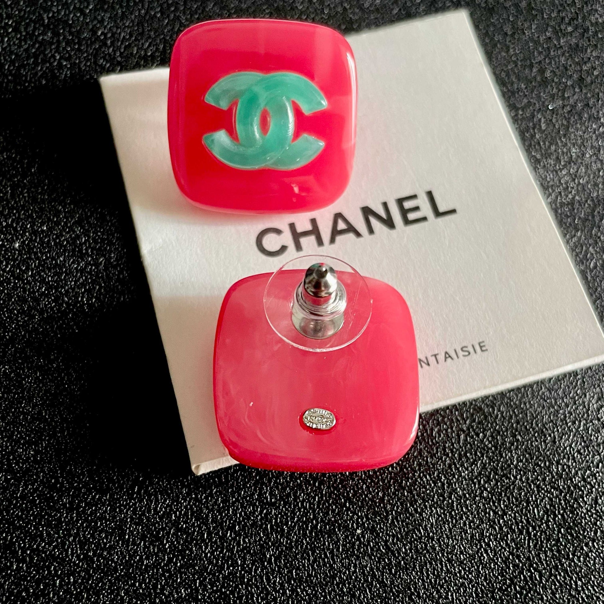 Double-C Emblem Stud Earrings in Polished Metal-Tone – Design 328 main product view