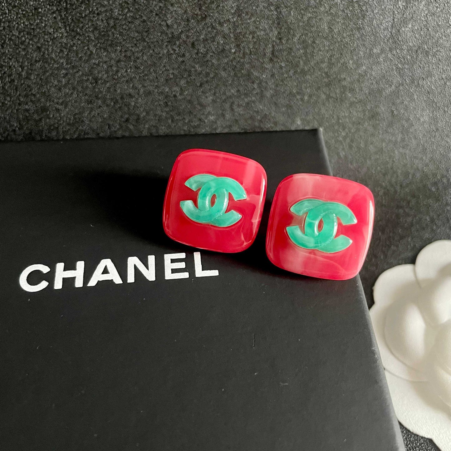 Double-C Emblem Stud Earrings in Polished Metal-Tone – Design 023 detail view
