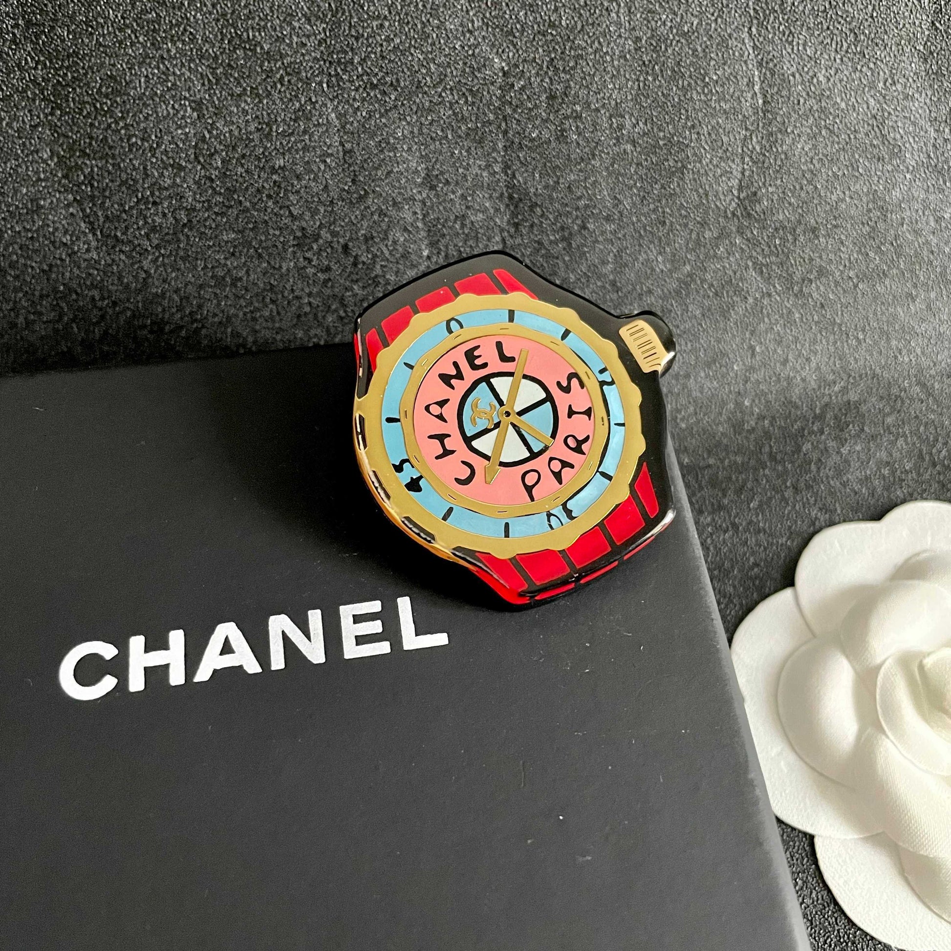 Double-C Emblem Brooch in Polished Metal-Tone – Design 005 detail view