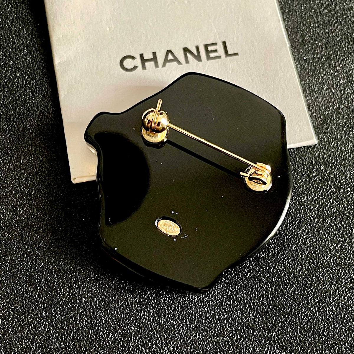 Double-C Emblem Brooch in Polished Metal-Tone – Design 005 main product view